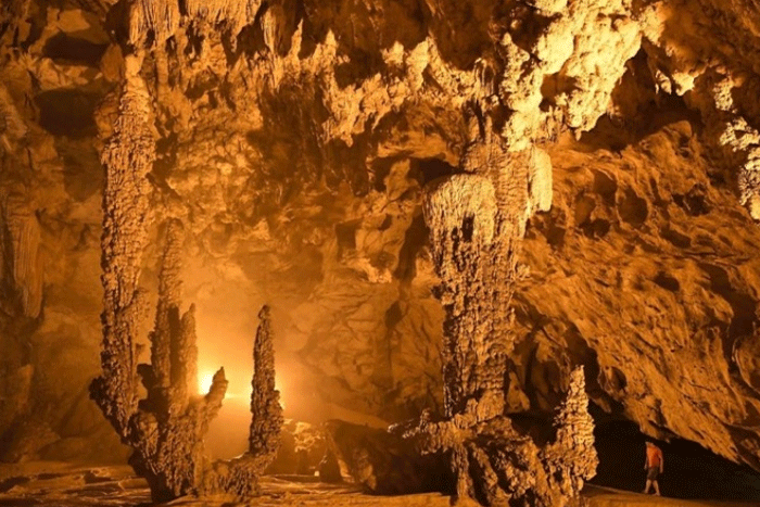 Mo Luong cave